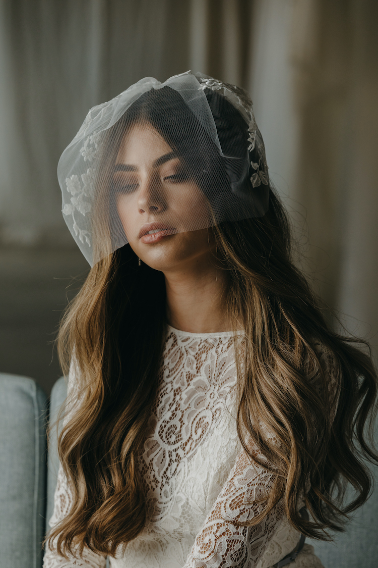 How to choose a birdcage veil 6