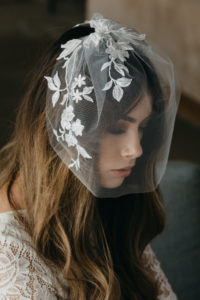 How to secure a birdcage veil in 2 steps_5