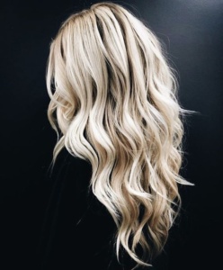 Soft loose curls for long wedding hair 3