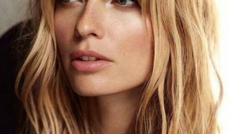 Bridal Bangs Loose Waves With Curtain Bangs 5