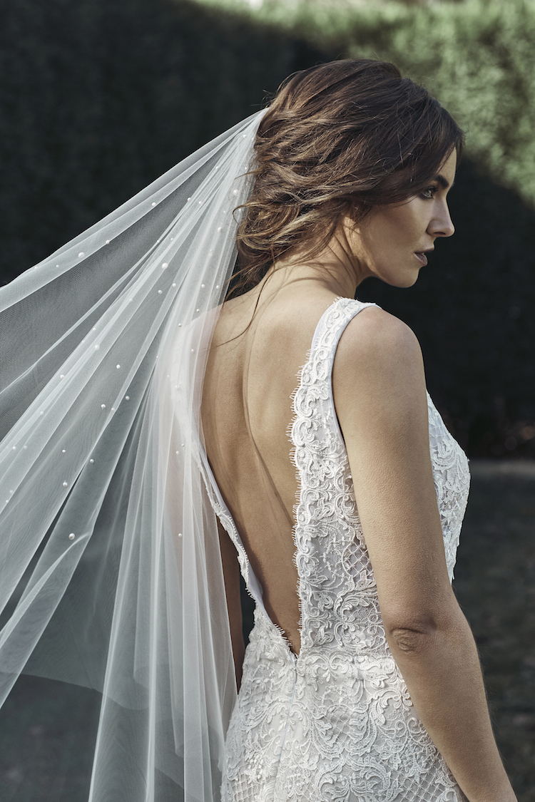 How to accessorise a lace wedding dress 10