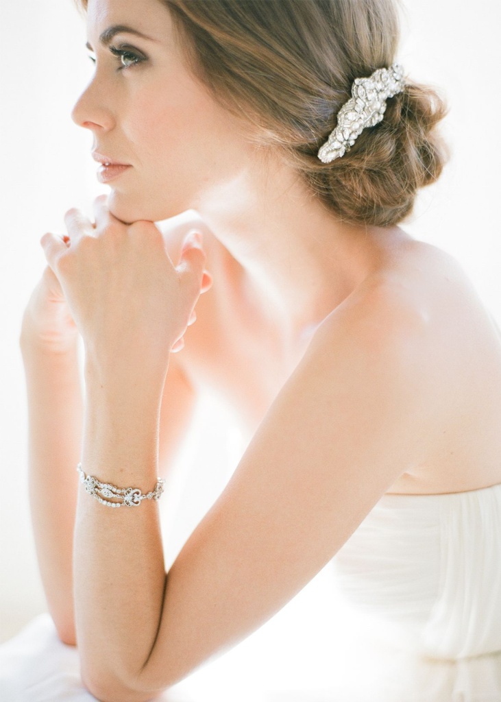 Wedding Trends 2017 | The New Vintage: Chic and modern headpieces - CARTIER bridal comb