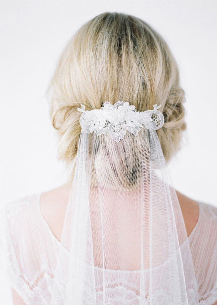Wedding Trends 2017 | The New Vintage: Chic and modern headpieces - MONROE fingertip wedding veil