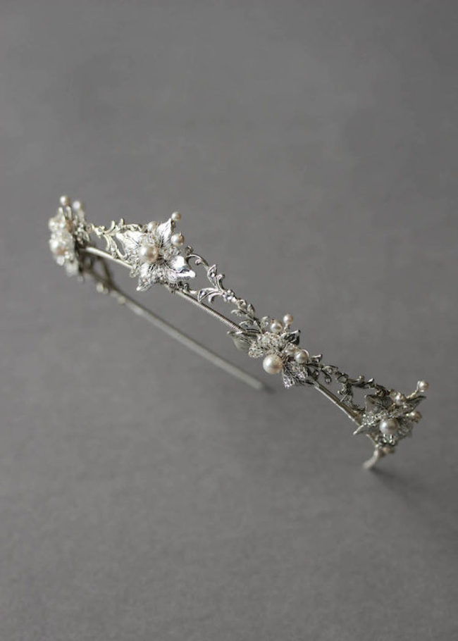A crown for every queen - choosing the right wedding crown - FLEUR crown 1