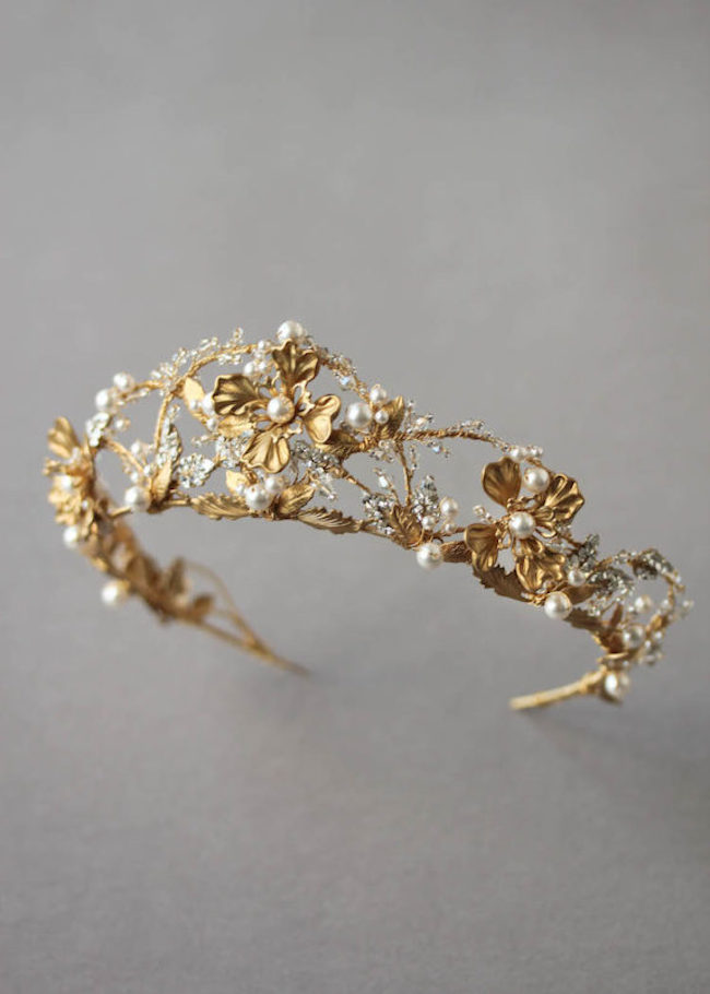 A crown for every queen - choosing the right wedding crown - REINA gold crown 2