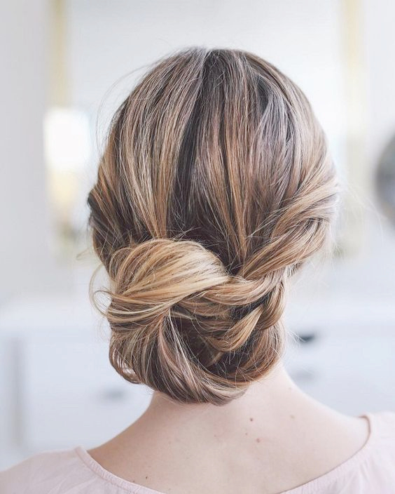 How to style the modern chignon wedding updo