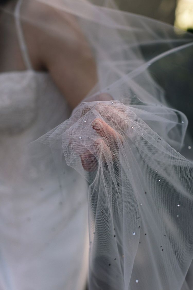 One Blushing Bride Short Birdcage Bridal Veil with Crystals, Chin Length with Comb Off White / Diamond White / with Scattered Pearls