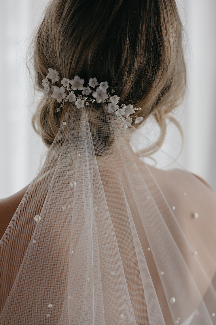 5 wedding hair pins for the fuss free bride 1