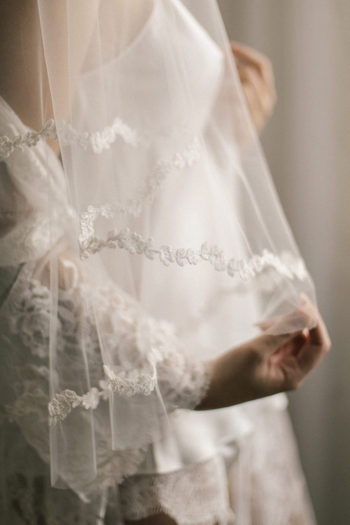 LISETTE fingertip wedding veil with lace 3