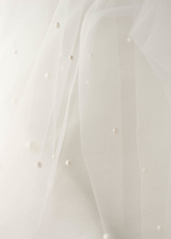 LUMIERE fingertip veil with pearls 3