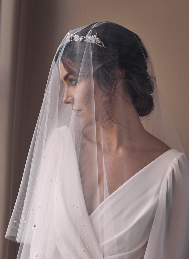 Nozze Accessori Veli Pearl Veil White Veil con pettine Pearl Veil Ivory Elbow Veil for Bride Veil with pearls Cathedral Veil Pearl Fingertip Veil 