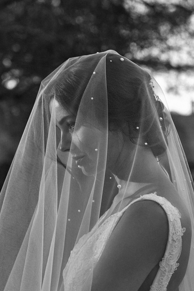 https://www.taniamaras.com/wp-content/uploads/2017/10/THEODORE-pearl-chapel-wedding-veil-7.jpg