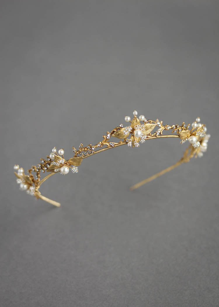 Delicate wedding crowns for the modern bride 3