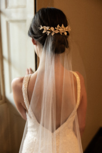 How to secure a bridal hair comb