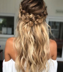 Loose braided half up hairstyle - 2018 wedding hair trends