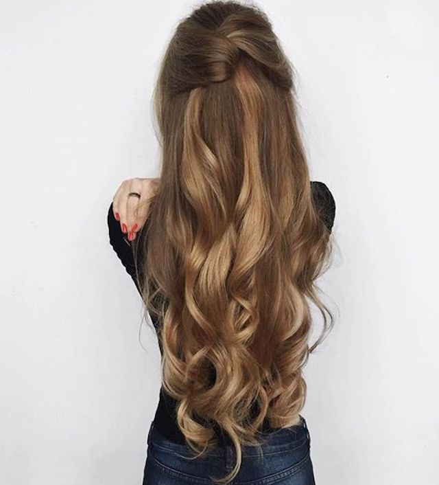 Twisted half up hairstyle - 2018 long wedding hair trends - TANIA MARAS | bridal headpieces + wedding veils Twisted half up hairstyle - 2018 long wedding hair trends - TANIA MARAS | bridal headpieces + wedding veils