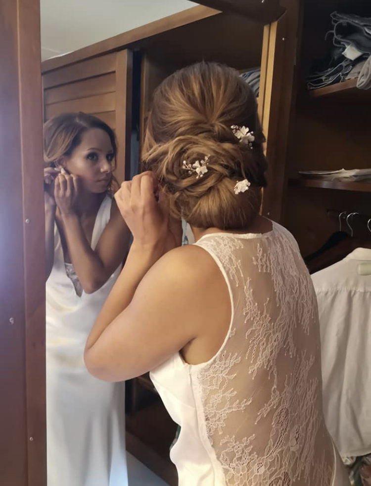 Bride Shivonne wearing Briar-Rose hair pins in rose gold