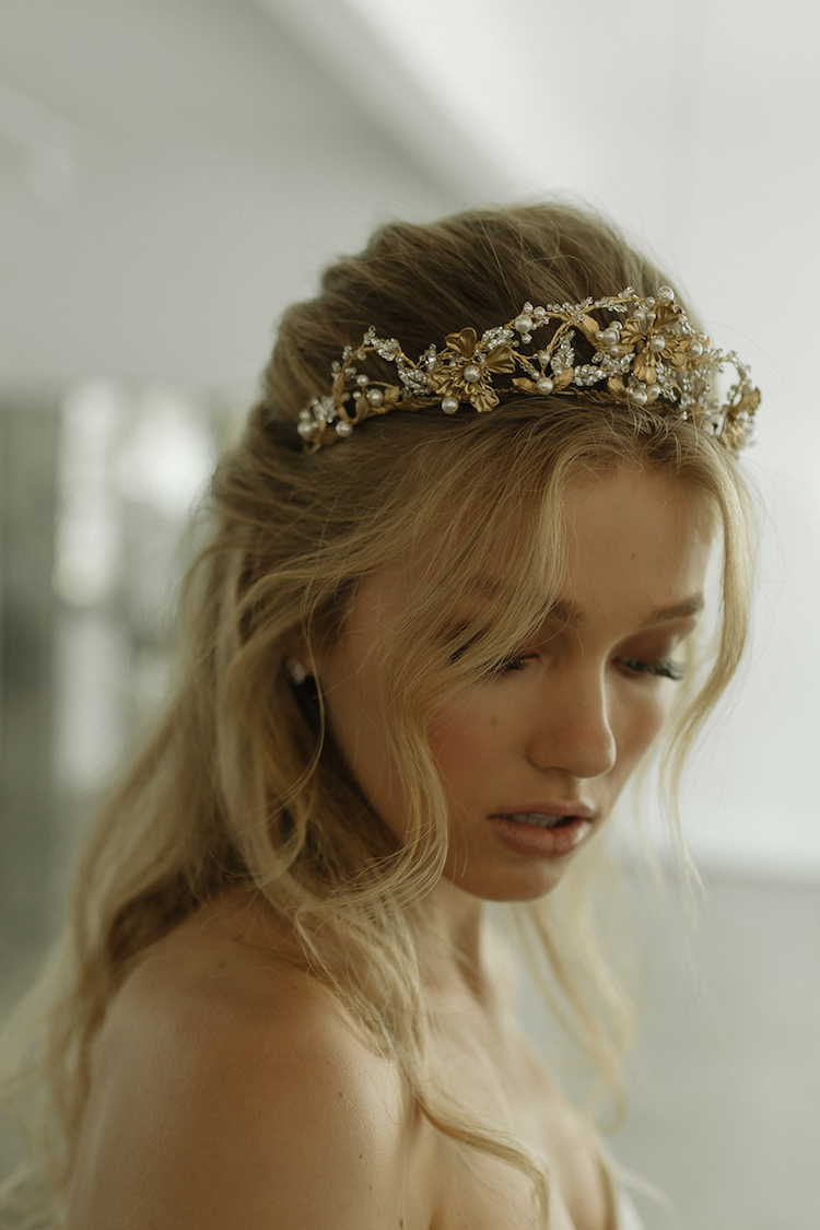 REINA gold wedding crown with pearls 1