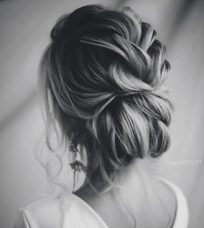 Gorgeous messy wedding updos 14