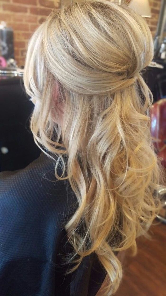 50 Ravishing Mother of the Bride Hairstyles for 2024