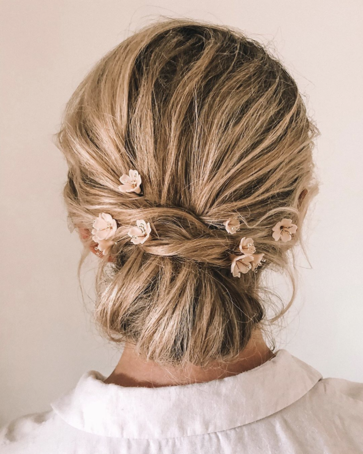 Bride Hannah wears the Whisper hair pins