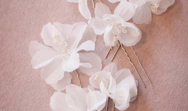 FEMININE FLUTTER | Spring-inspired wedding hair flowers with crystals