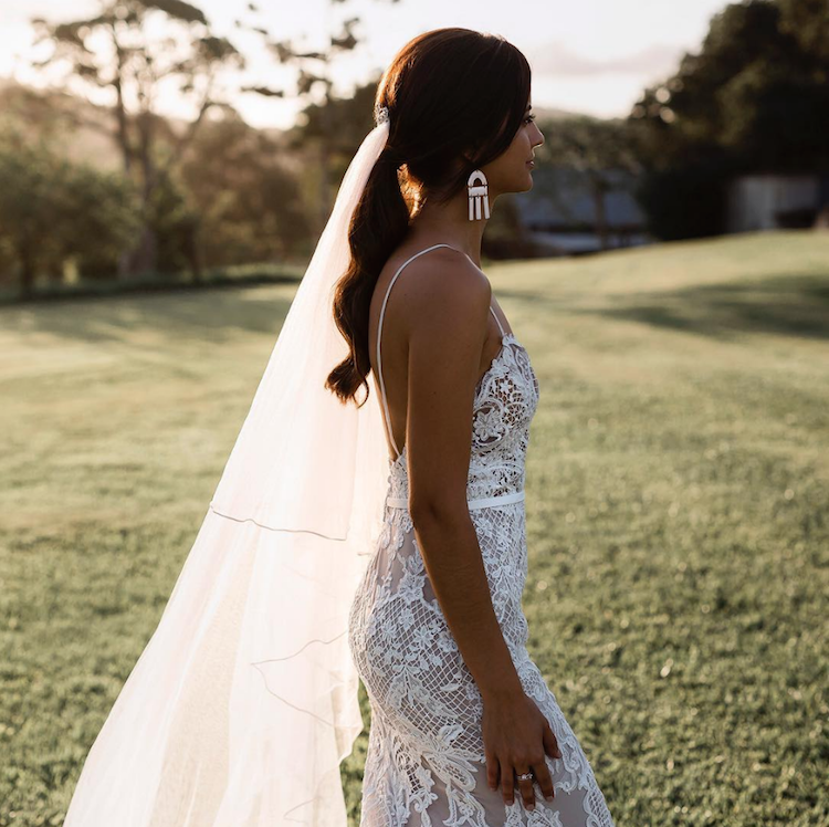 Our favourite wedding hairstyles with veils_ponytail with veil