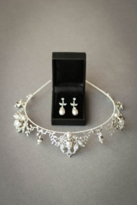 Regal romance_silver wedding tiara with pearls 5