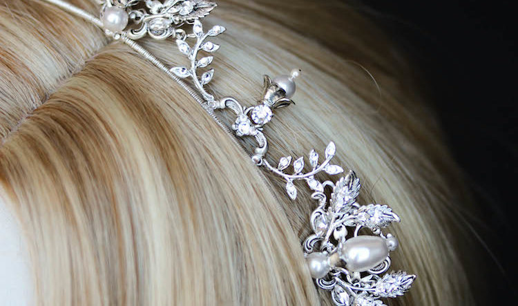 REGAL ROMANCE | A silver wedding tiara with pearls
