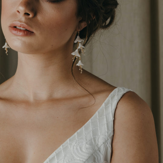 How to choose bridal earrings to suit your neckline 1