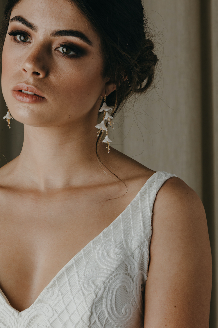 How to choose bridal earrings to suit your neckline 1