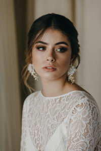 How to choose bridal earrings to suit your neckline 8