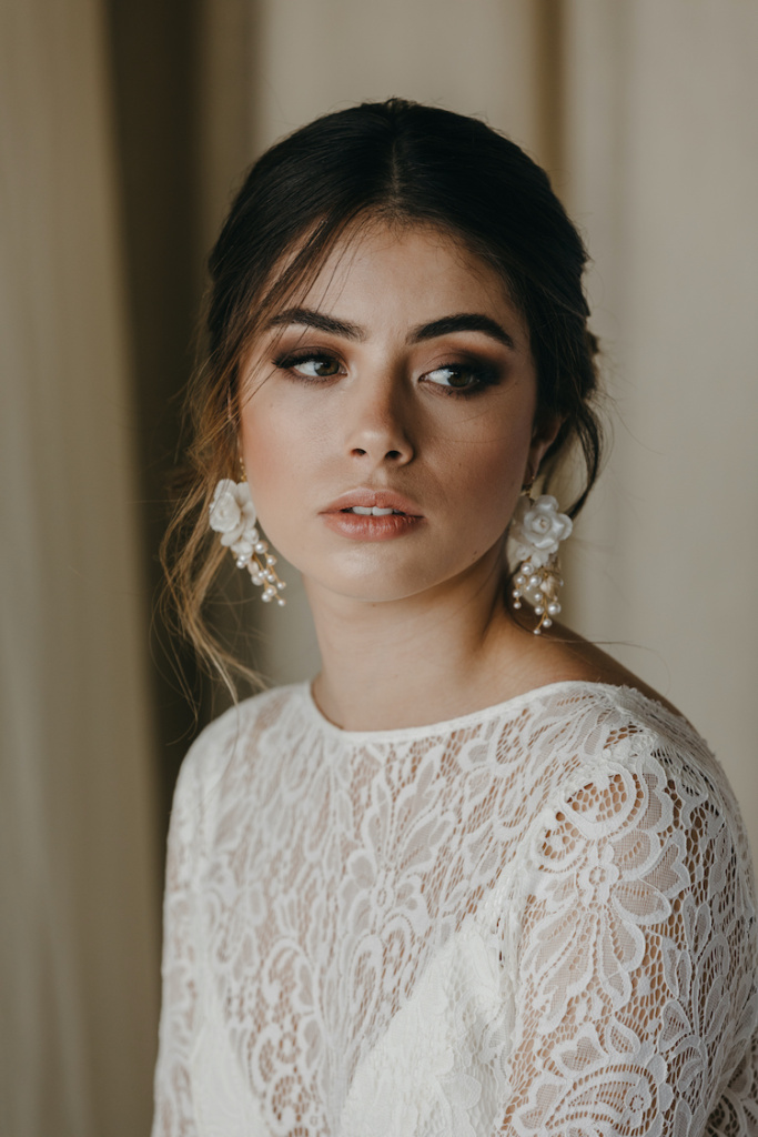 How to choose bridal earrings to suit your neckline Tania Maras