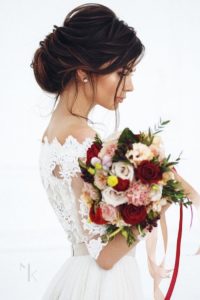 LOOSE UPDOS_Simple and stunning wedding hairstyles you'll love 16
