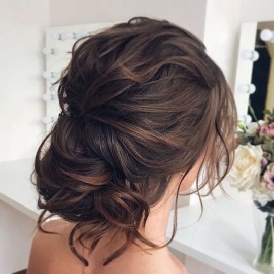 LOOSE UPDOS_Simple and stunning wedding hairstyles you'll love 8