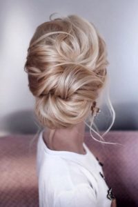 LOOSE UPDOS_Simple and stunning wedding hairstyles you'll love 9