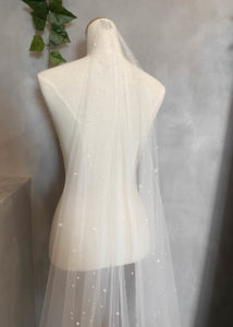 DEWBERRY veil with pearls 7