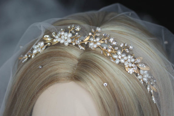 ENCHANTED floral headpiece in gold 8