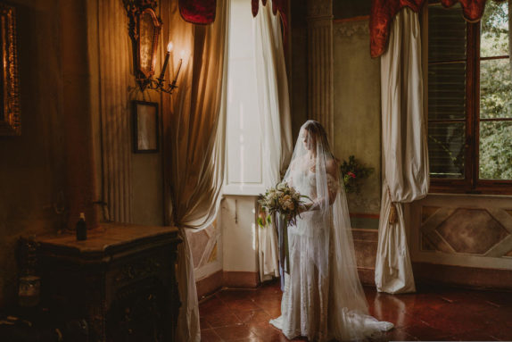 Bride Kate wears the THEODORE veil 2