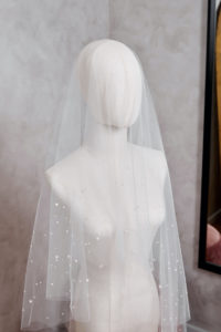 LUMIERE fingertip veil with pearls 14