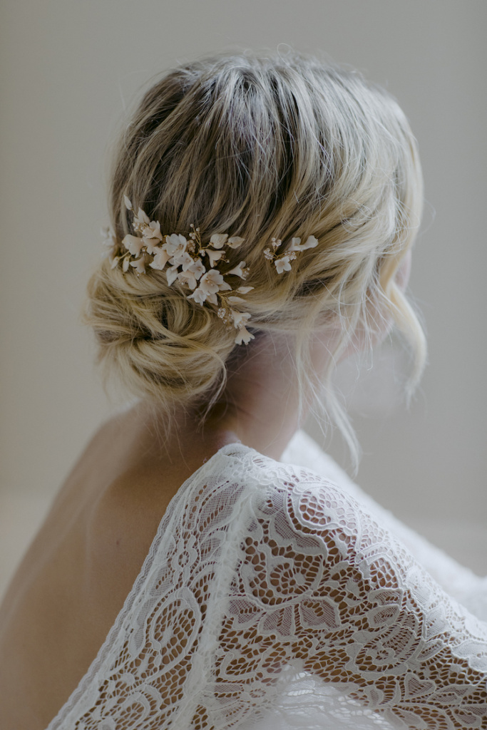 24 messy wedding updos TANIA MARAS bridal headpieces
