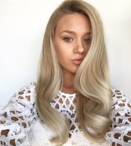 Wedding hair trends for 2019_romantic soft waves 8
