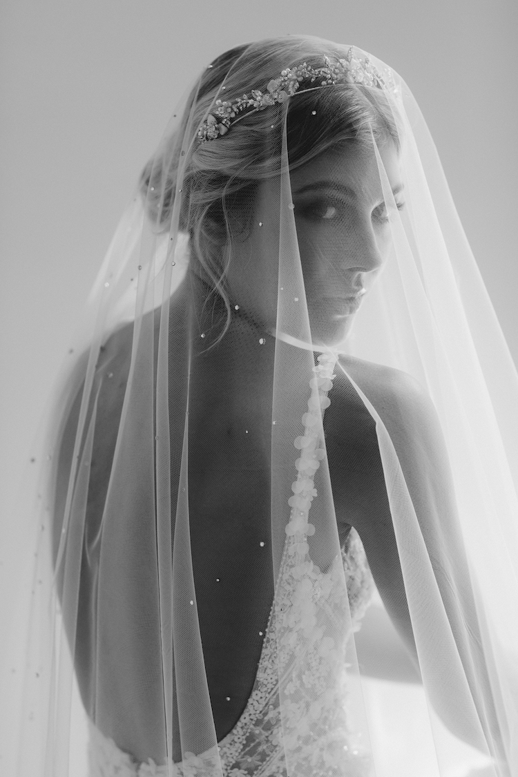 How to style a dramatic wedding veil_MORNING MIST wedding veil 1