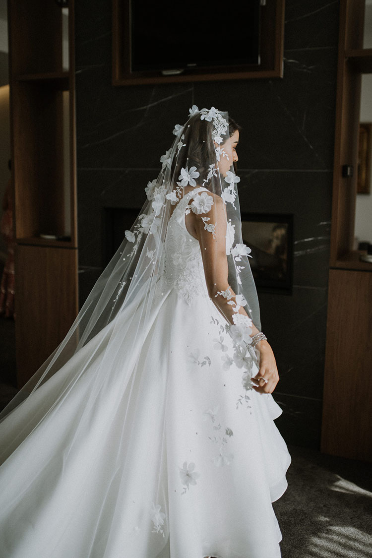 https://www.taniamaras.com/wp-content/uploads/2019/07/Bride-Jemma-wearing-Riviera-veil-9.jpg
