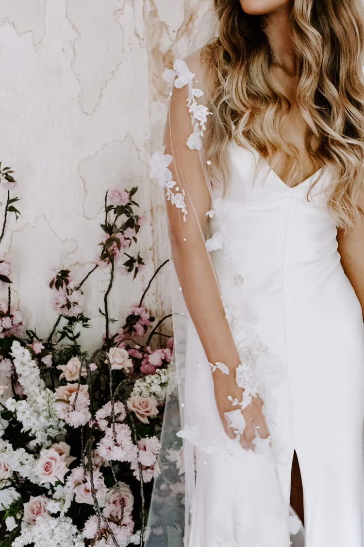 https://www.taniamaras.com/wp-content/uploads/2019/08/Embellished-veils-for-the-modern-bride-6.jpg