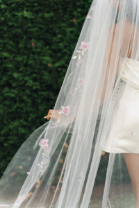 How to incorporate pink wedding accessories into your bridal look