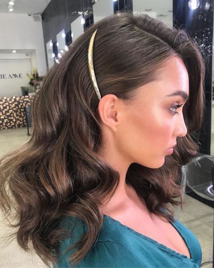 24 Hairstyles That Were Made for One-Shoulder Dresses - Luv68