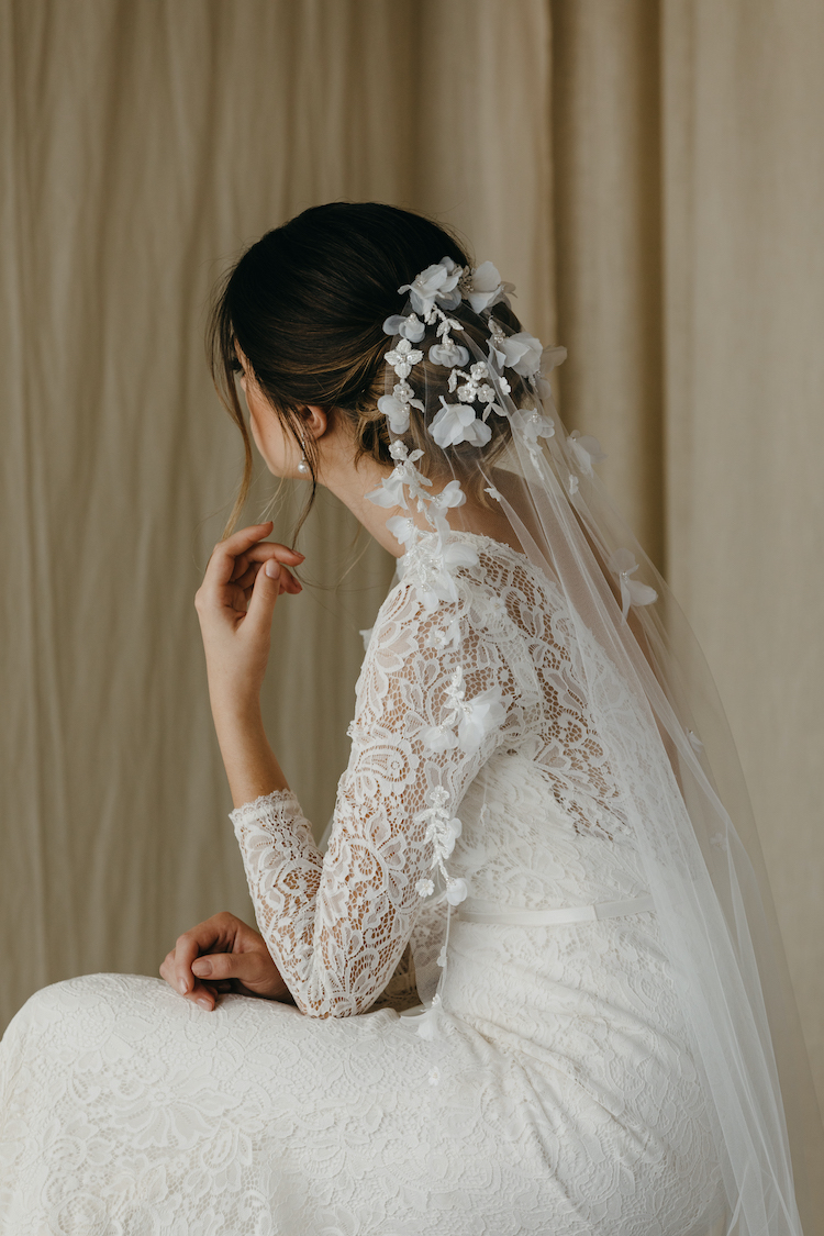 ATHENA  Wedding veil with flowers - TANIA MARAS BRIDAL