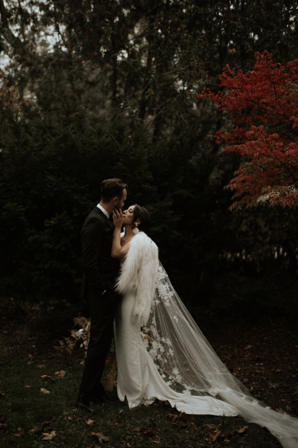 How to Wear a Long Veil for your Outdoor Wedding: Veil Weights