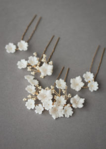 LAURETTE floral hair pins in gold 1